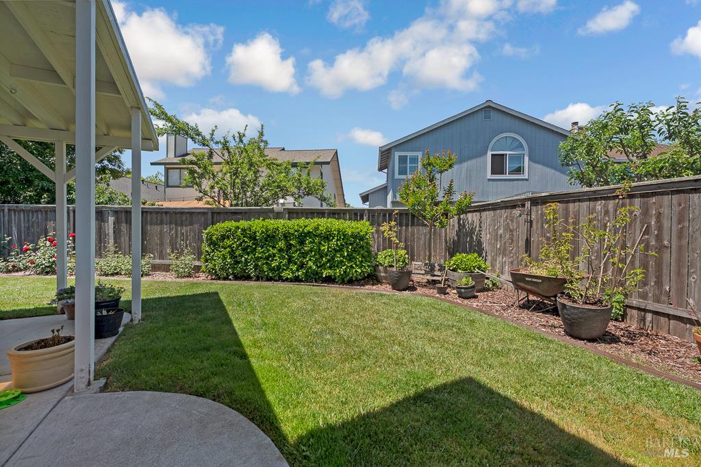 Detail Gallery Image 33 of 46 For 1405 Montana Pl, Rohnert Park,  CA 94928 - 4 Beds | 2/1 Baths
