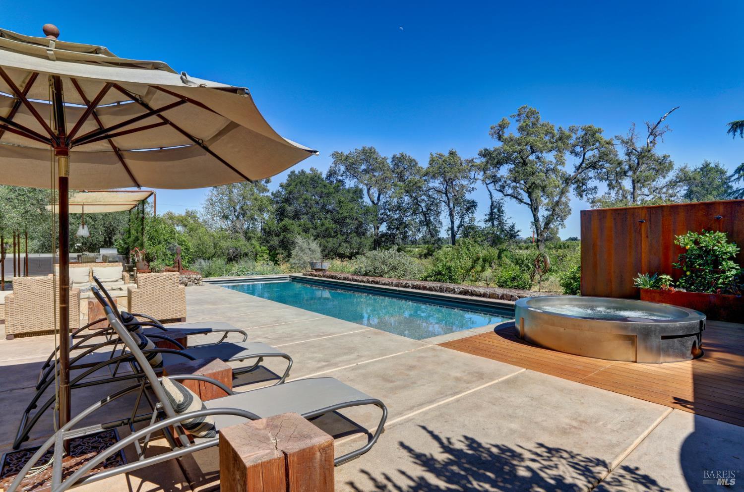 Detail Gallery Image 12 of 70 For 1067 Darms Ln, Napa,  CA 94558 - 5 Beds | 3 Baths