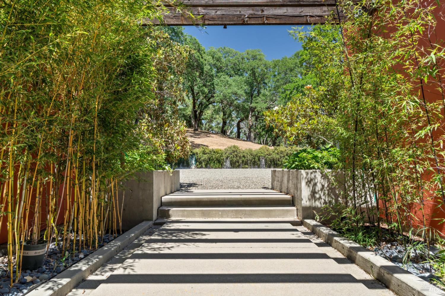 Detail Gallery Image 14 of 54 For 48 Longhorn Ridge Rd, Napa,  CA 94558 - 3 Beds | 3/1 Baths