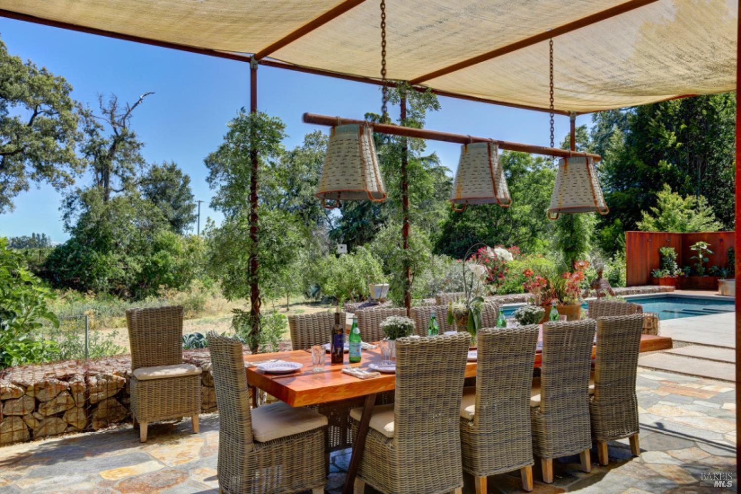 Detail Gallery Image 16 of 70 For 1067 Darms Ln, Napa,  CA 94558 - 5 Beds | 3 Baths