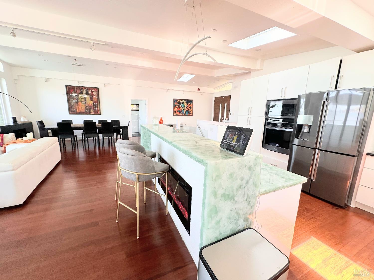 Detail Gallery Image 14 of 53 For 5148 E Paradise Dr, Corte Madera,  CA 94925 - 5 Beds | 5 Baths