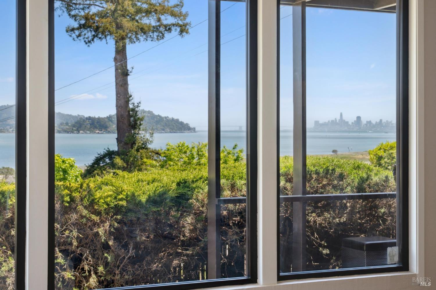 Detail Gallery Image 13 of 28 For 308 E Strawberry Dr, Mill Valley,  CA 94941 - 3 Beds | 2 Baths