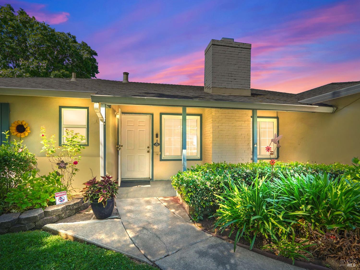 Detail Gallery Image 3 of 52 For 1233 Lincoln St, Fairfield,  CA 94533 - 4 Beds | 3 Baths