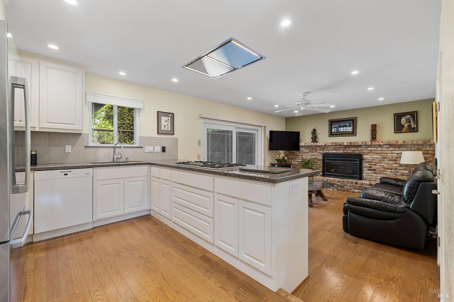 Detail Gallery Image 12 of 52 For 3429 Castlerock Ct, Santa Rosa,  CA 95404 - 4 Beds | 2 Baths
