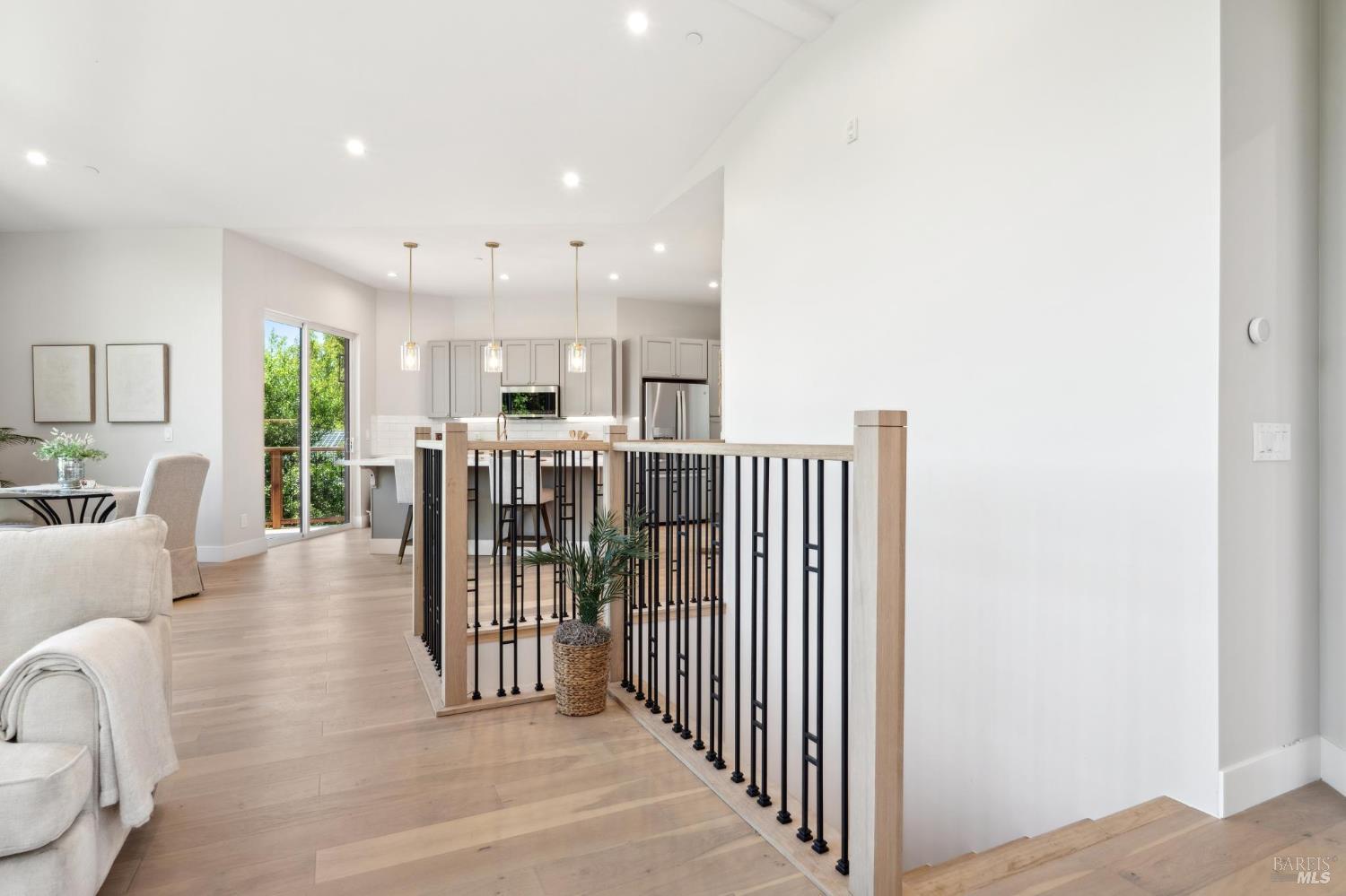 Detail Gallery Image 18 of 56 For 745 Redwood Rd, San Anselmo,  CA 94960 - 4 Beds | 3/1 Baths