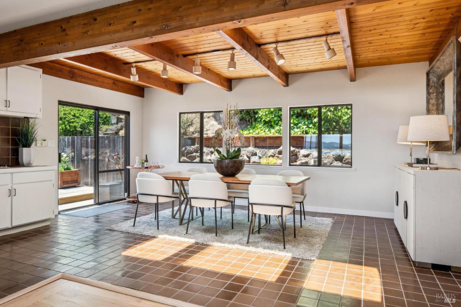 Detail Gallery Image 10 of 28 For 308 E Strawberry Dr, Mill Valley,  CA 94941 - 3 Beds | 2 Baths