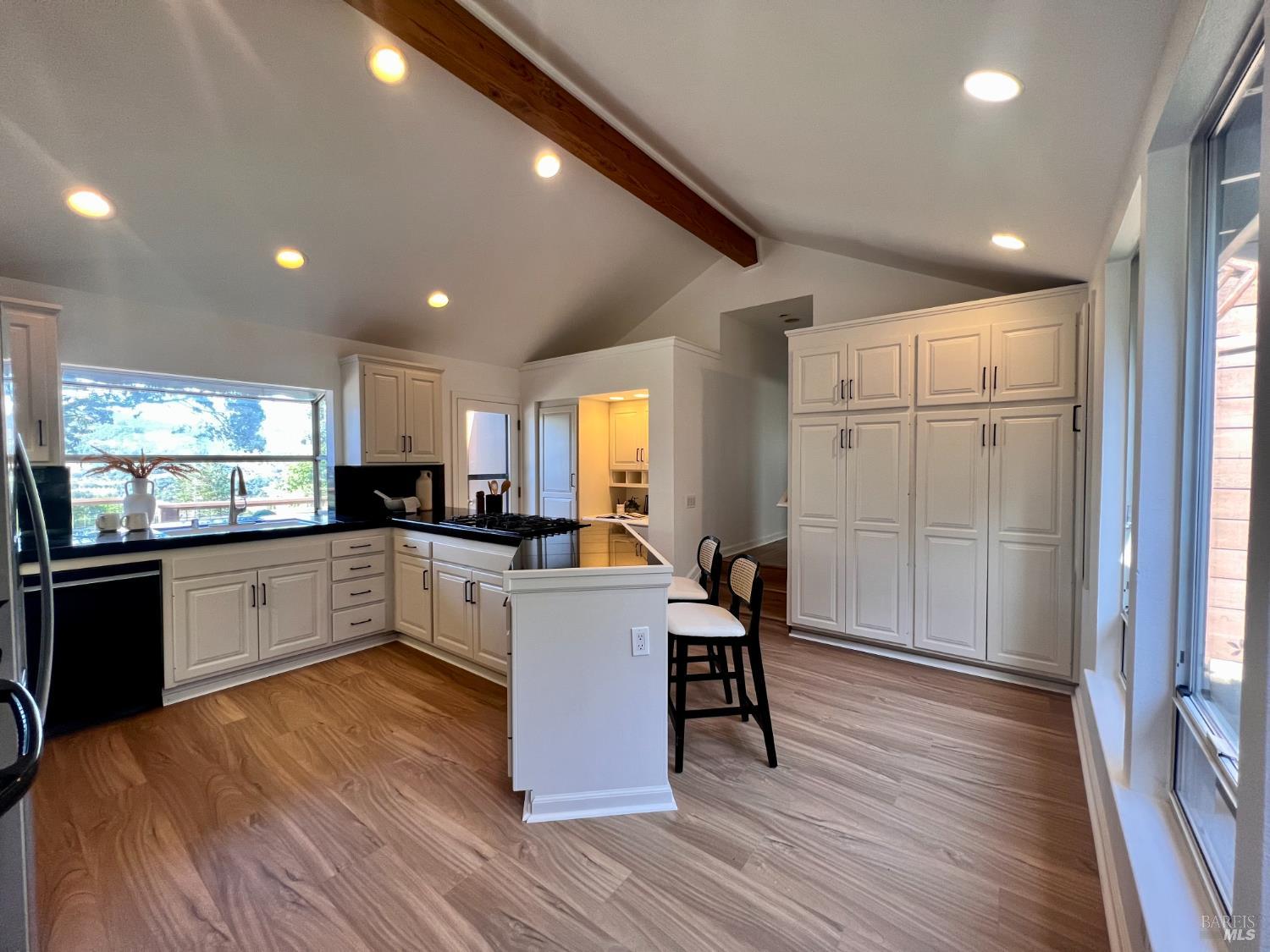 Detail Gallery Image 6 of 33 For 4383 Parker Hill Rd, Santa Rosa,  CA 95404 - 3 Beds | 3 Baths