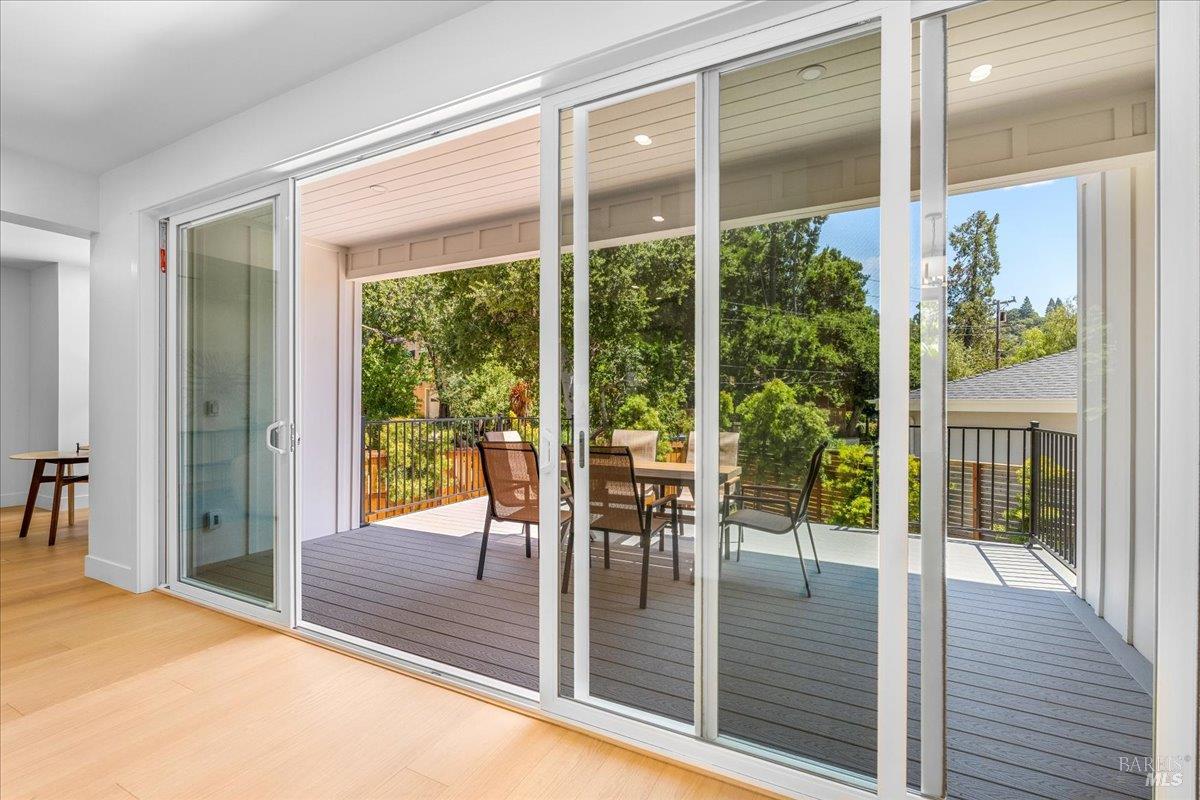 Detail Gallery Image 18 of 64 For 22 Cedar Ave, Kentfield,  CA 94904 - 5 Beds | 5 Baths