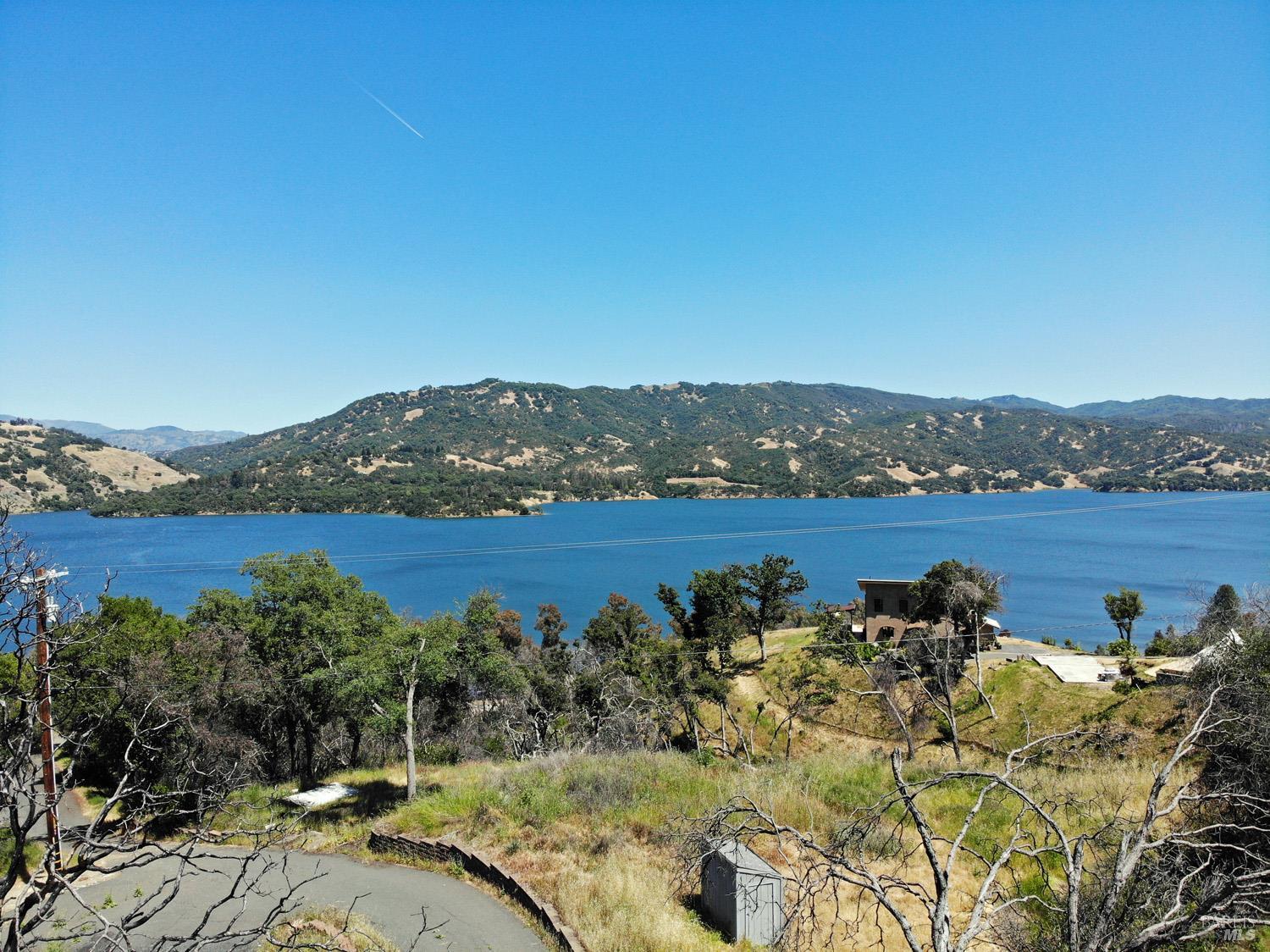 Detail Gallery Image 4 of 16 For 5889 Lake Ridge Dr, Ukiah,  CA 95482 - – Beds | – Baths