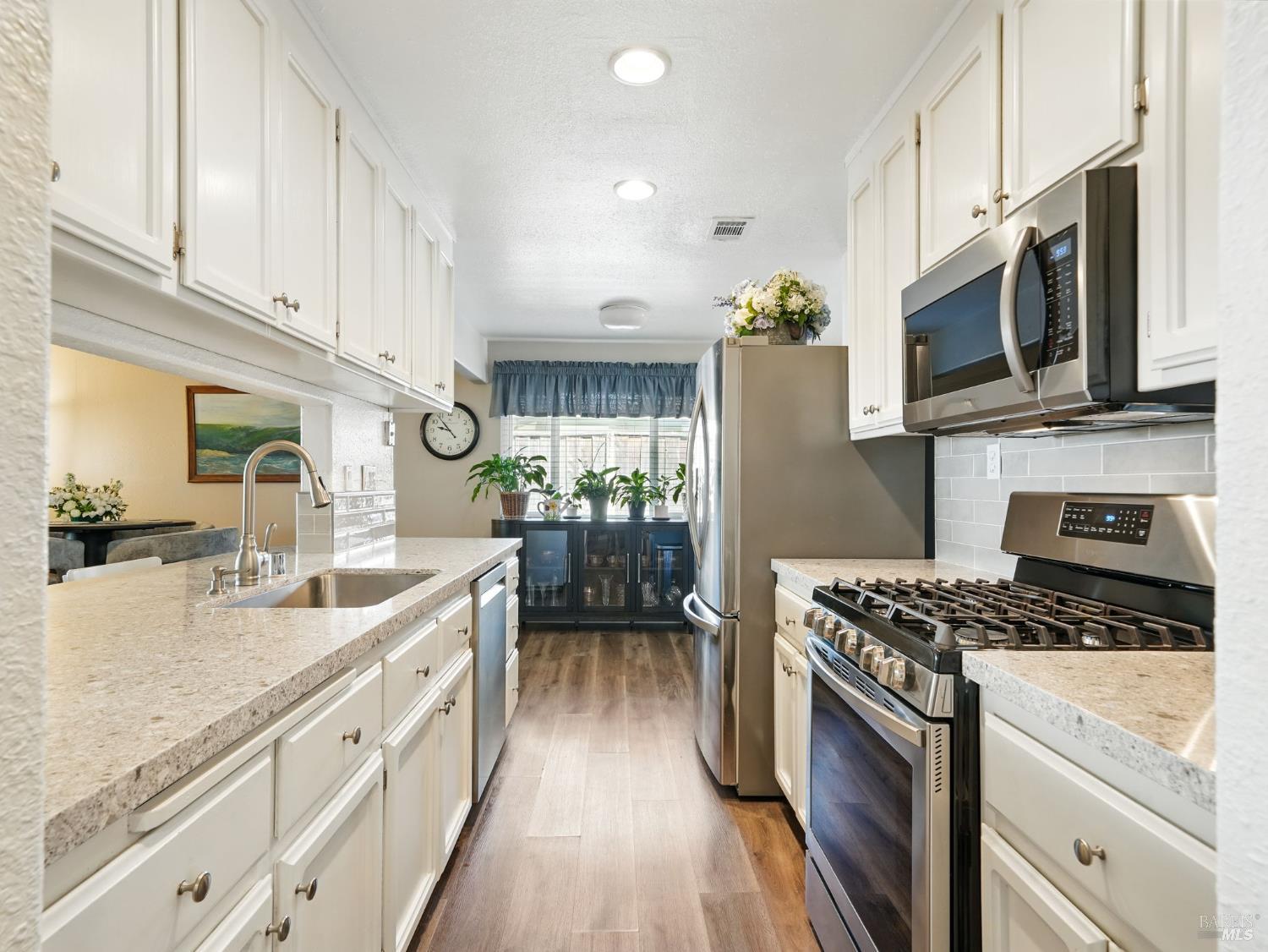 Detail Gallery Image 12 of 52 For 1233 Lincoln St, Fairfield,  CA 94533 - 4 Beds | 3 Baths