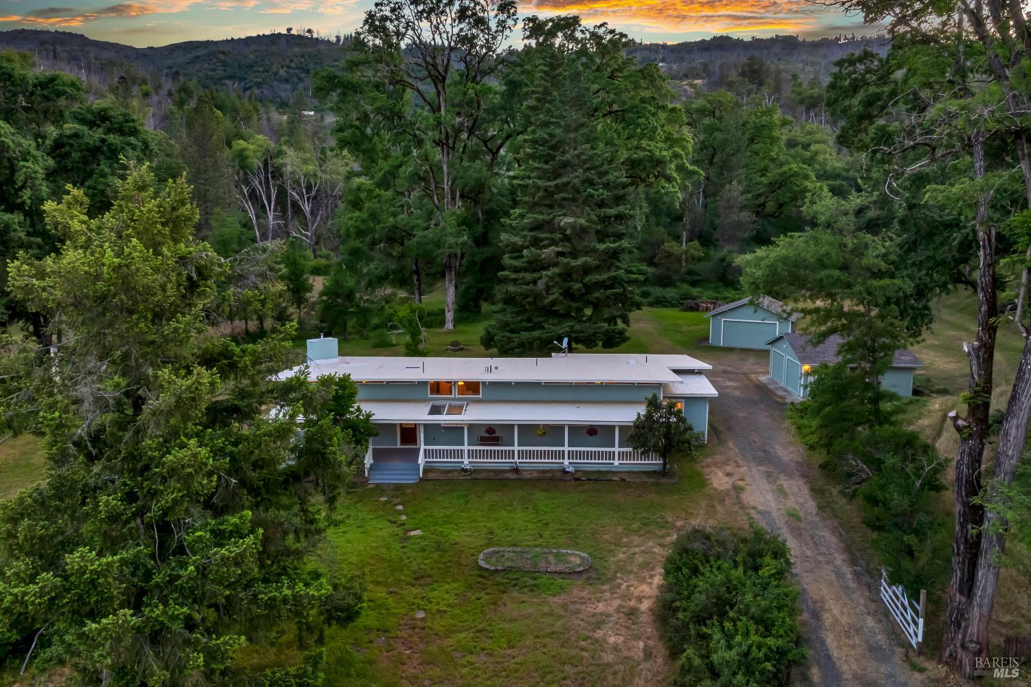 Detail Gallery Image 3 of 38 For 12255 Elk Mountain Rd, Upper Lake,  CA 95485 - 3 Beds | 2 Baths