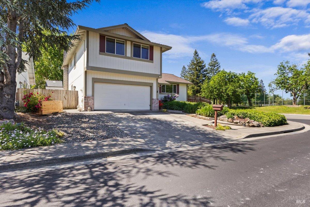 Detail Gallery Image 2 of 56 For 1503 Galaxy Ct, Rohnert Park,  CA 94928 - 4 Beds | 2/1 Baths