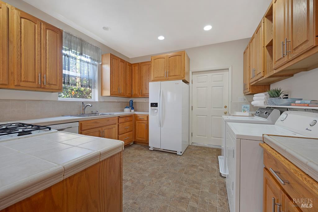 Detail Gallery Image 10 of 44 For 1237 Humboldt St, Santa Rosa,  CA 95404 - 3 Beds | 3/1 Baths