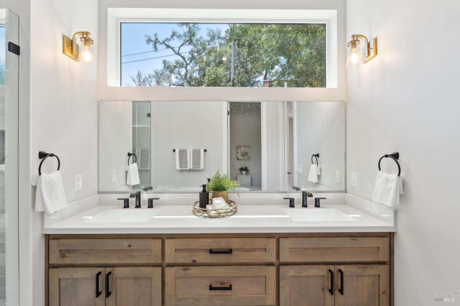 Detail Gallery Image 29 of 56 For 745 Redwood Rd, San Anselmo,  CA 94960 - 4 Beds | 3/1 Baths