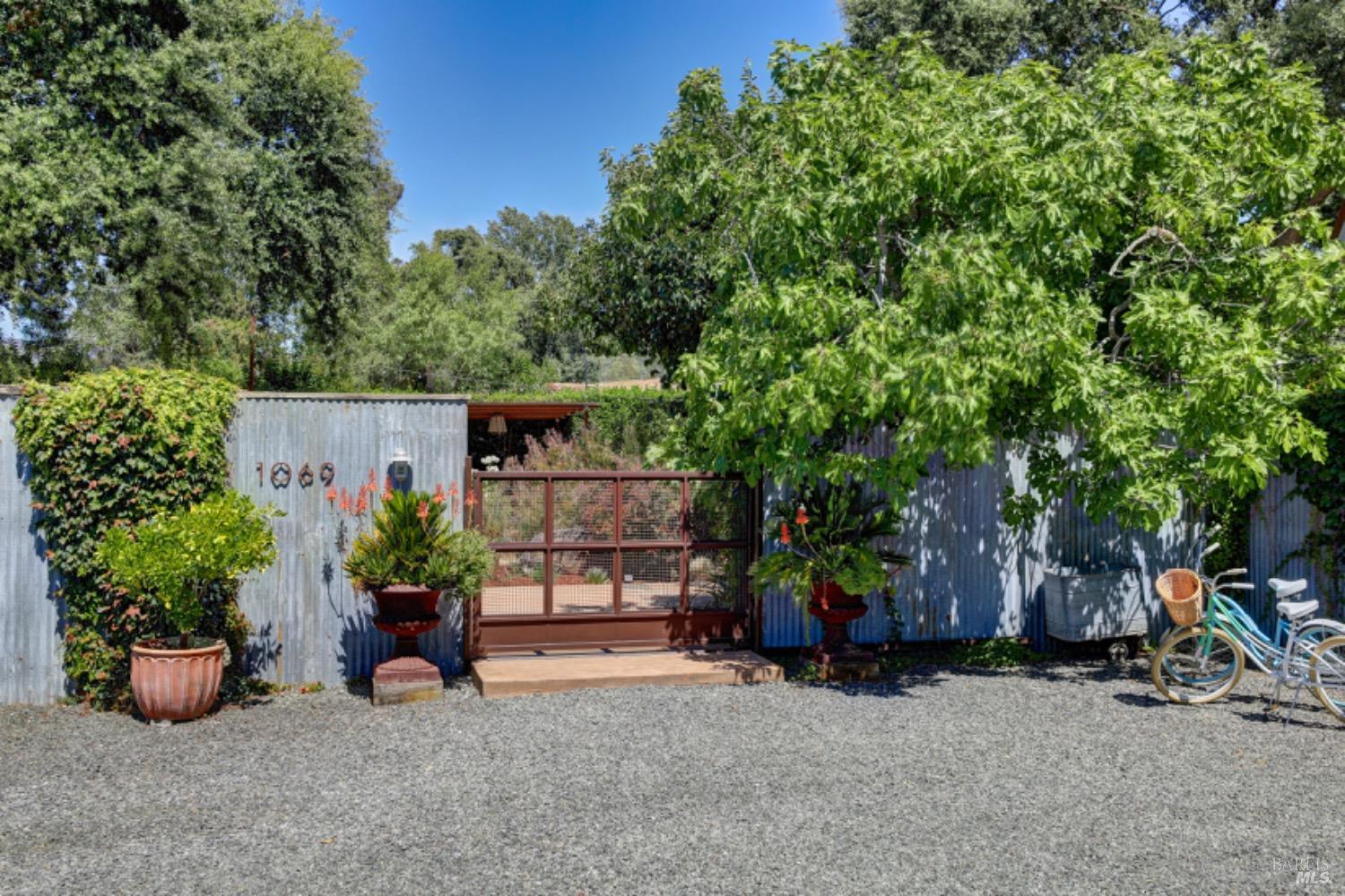 Detail Gallery Image 37 of 70 For 1067 Darms Ln, Napa,  CA 94558 - 5 Beds | 3 Baths