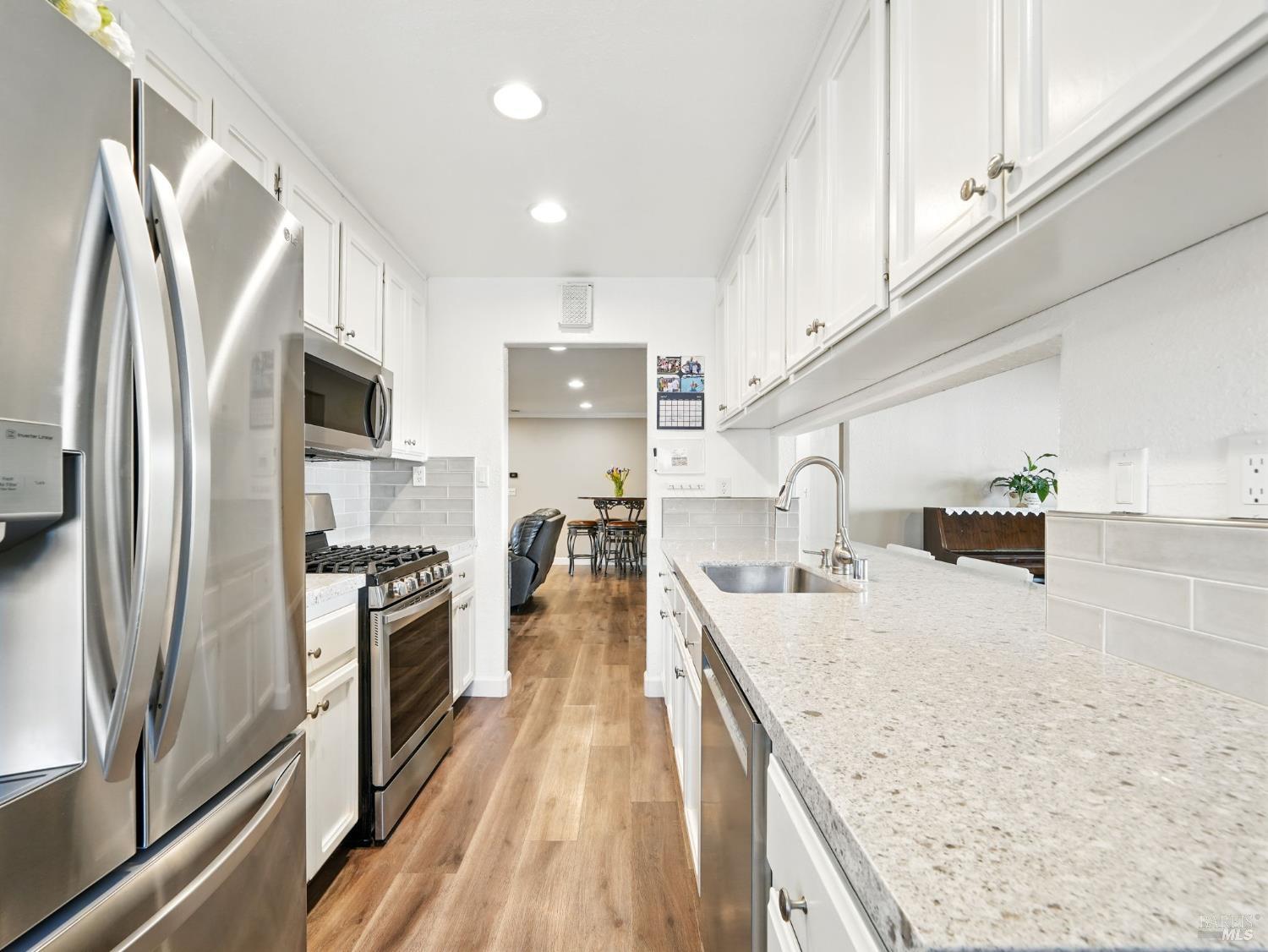 Detail Gallery Image 11 of 52 For 1233 Lincoln St, Fairfield,  CA 94533 - 4 Beds | 3 Baths