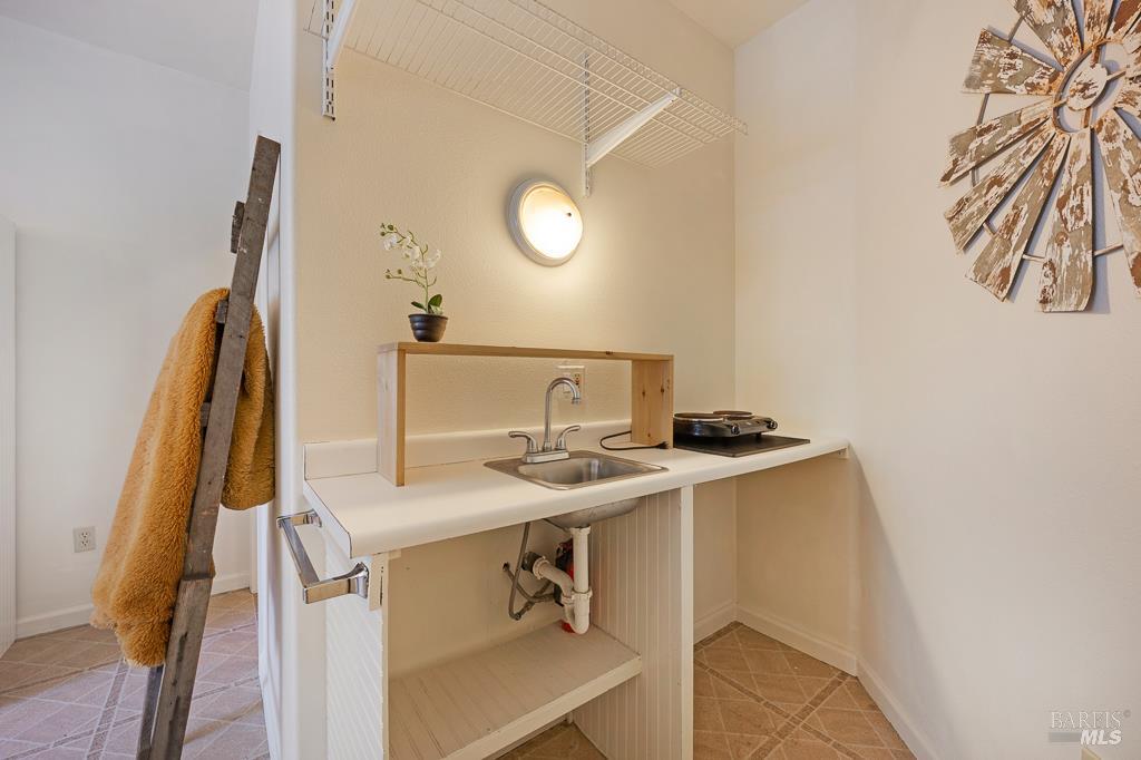 Detail Gallery Image 16 of 44 For 1237 Humboldt St, Santa Rosa,  CA 95404 - 3 Beds | 3/1 Baths
