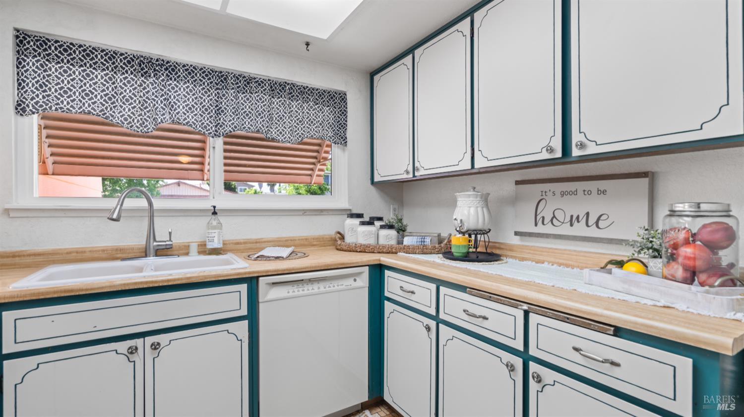 Detail Gallery Image 13 of 41 For 155 Midvale Dr, Vacaville,  CA 95687 - 4 Beds | 2 Baths