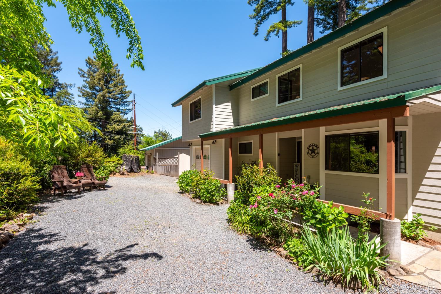 Detail Gallery Image 7 of 32 For 1 Mosswood Cir, Cazadero,  CA 95421 - 2 Beds | 2 Baths
