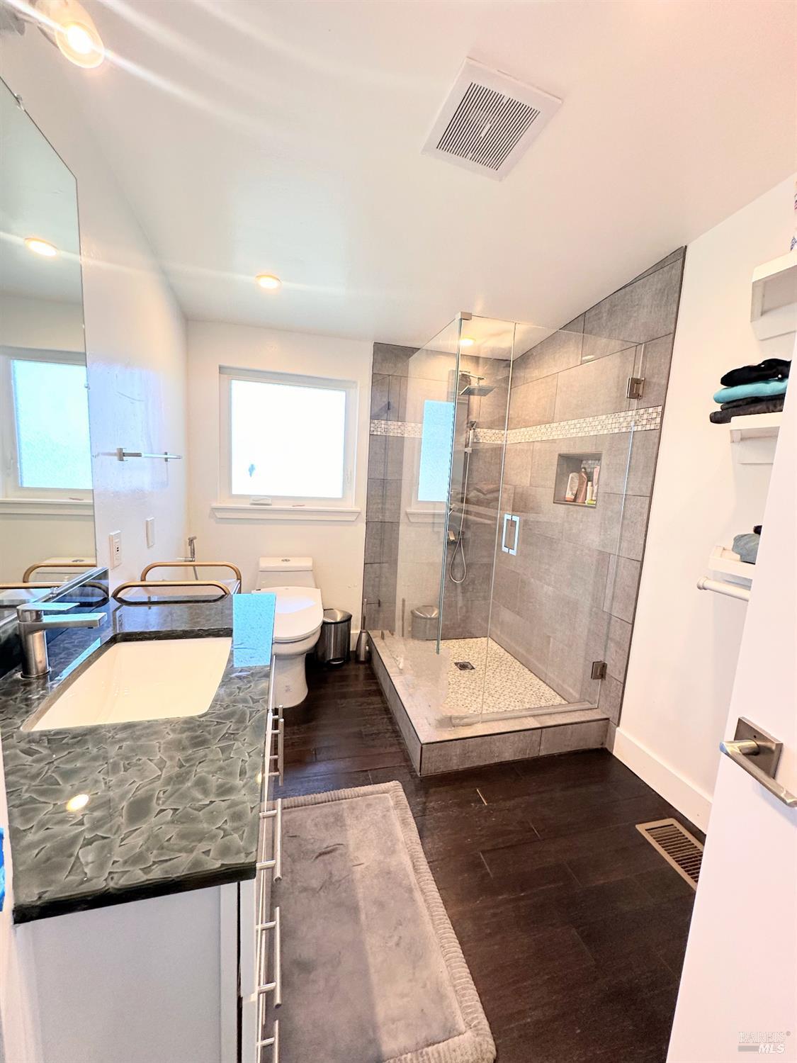 Detail Gallery Image 28 of 53 For 5148 E Paradise Dr, Corte Madera,  CA 94925 - 5 Beds | 5 Baths