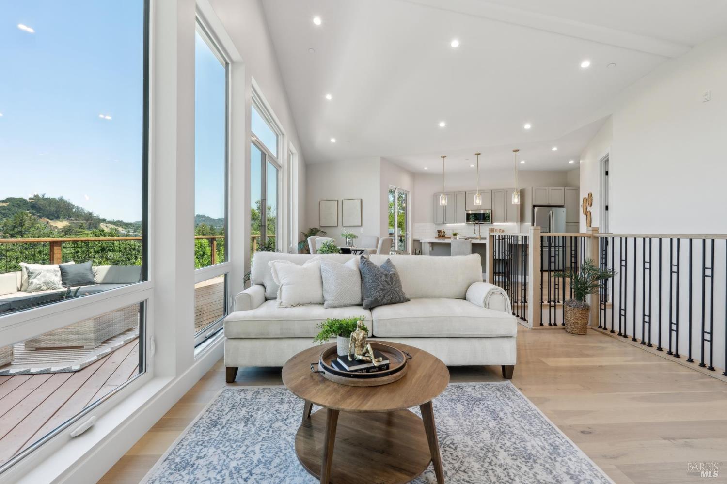 Detail Gallery Image 6 of 56 For 745 Redwood Rd, San Anselmo,  CA 94960 - 4 Beds | 3/1 Baths