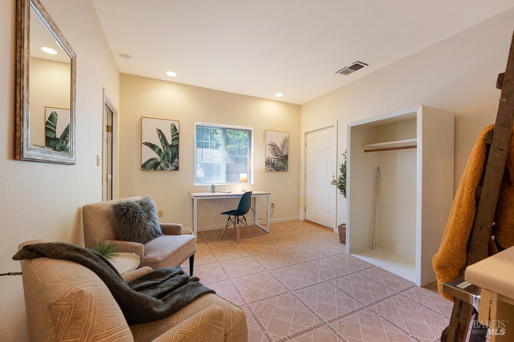 Detail Gallery Image 17 of 44 For 1237 Humboldt St, Santa Rosa,  CA 95404 - 3 Beds | 3/1 Baths