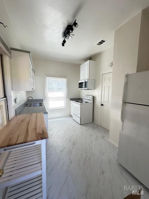 Detail Gallery Image 10 of 29 For 1040 First St, Benicia,  CA 94510 - 3 Beds | 1 Baths