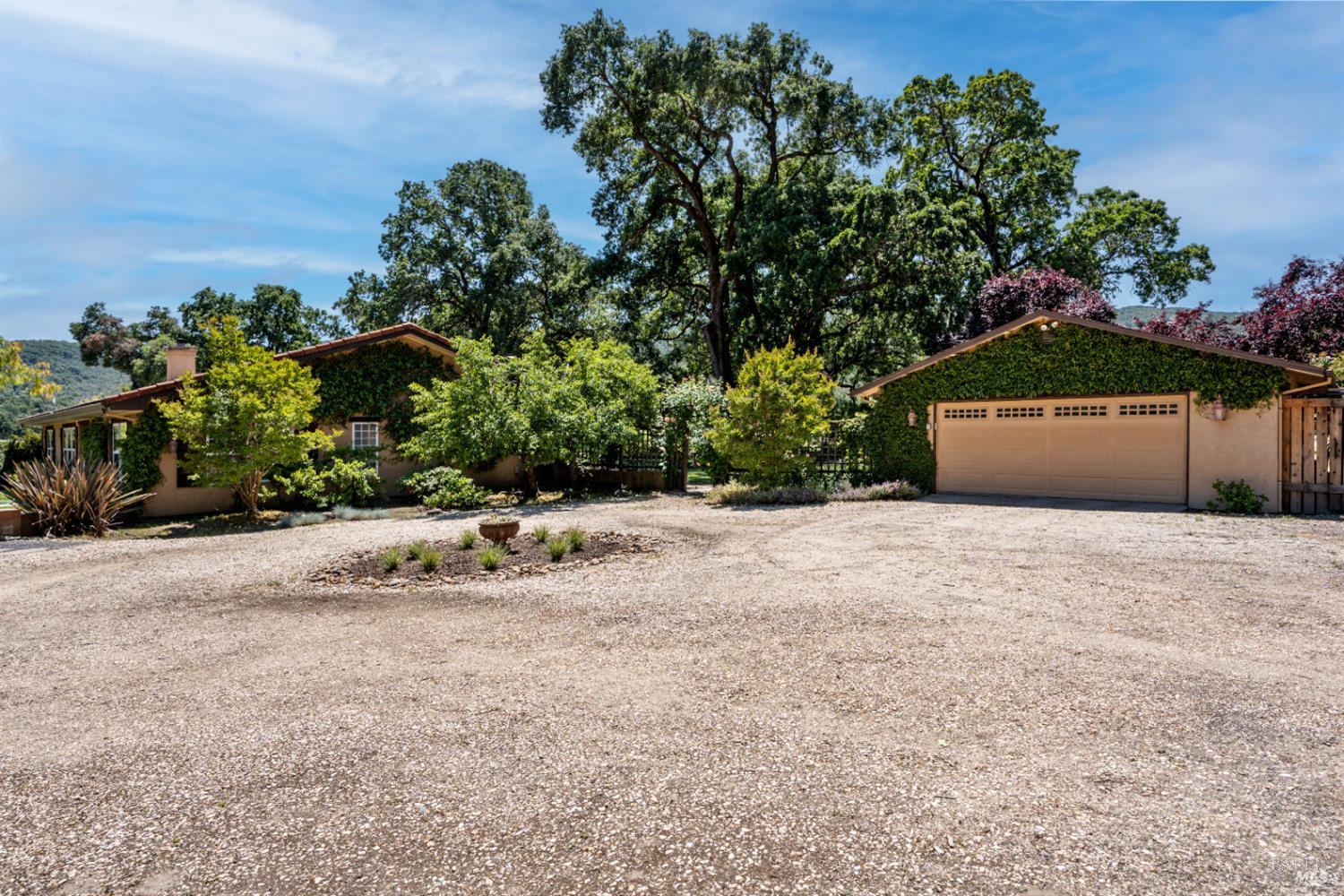 Detail Gallery Image 6 of 50 For 3700 Feliz Creek Rd, Hopland,  CA 95449 - 3 Beds | 3 Baths