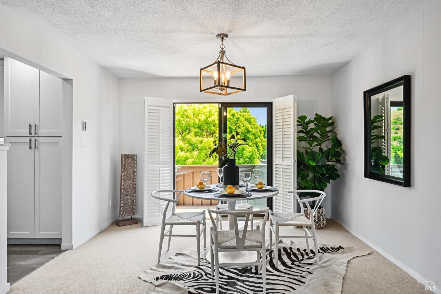 Detail Gallery Image 16 of 54 For 239 Knollwood Dr, San Rafael,  CA 94901 - 2 Beds | 2/1 Baths