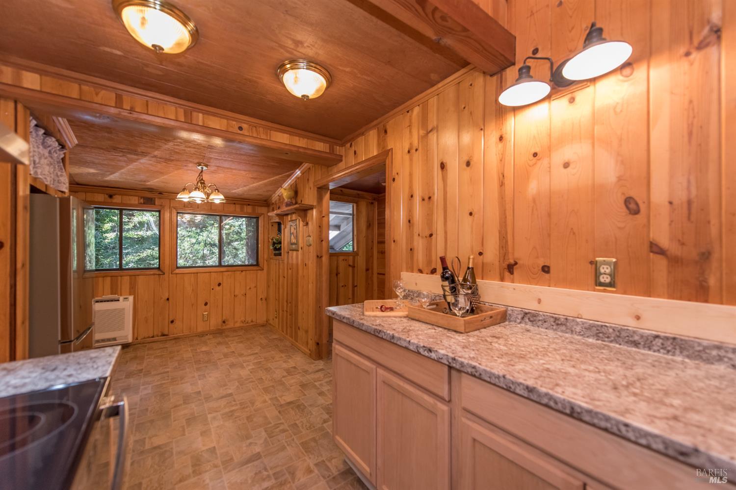 Detail Gallery Image 7 of 49 For 11917 Laurel Ave, Forestville,  CA 95436 - 3 Beds | 3 Baths