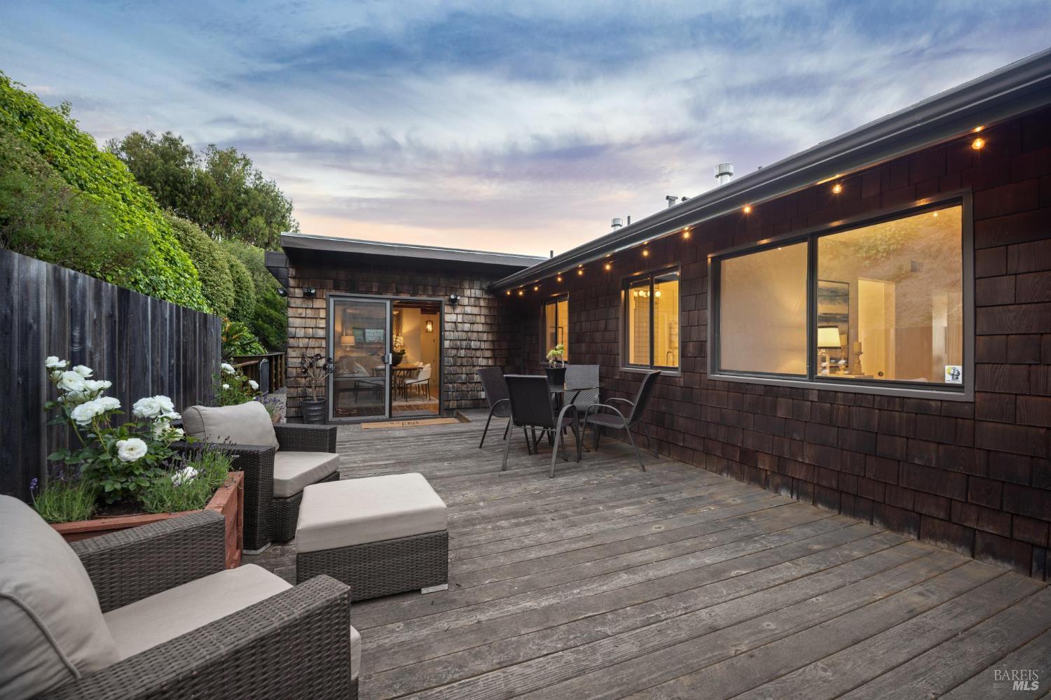 Detail Gallery Image 20 of 28 For 308 E Strawberry Dr, Mill Valley,  CA 94941 - 3 Beds | 2 Baths