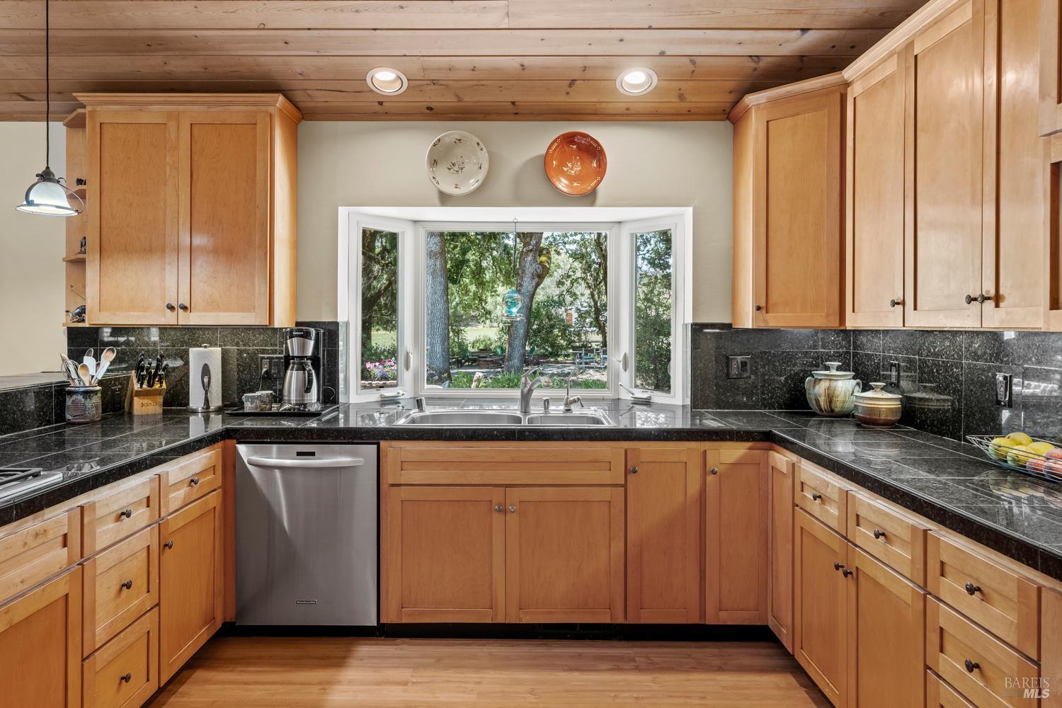 Detail Gallery Image 18 of 50 For 3700 Feliz Creek Rd, Hopland,  CA 95449 - 3 Beds | 3 Baths
