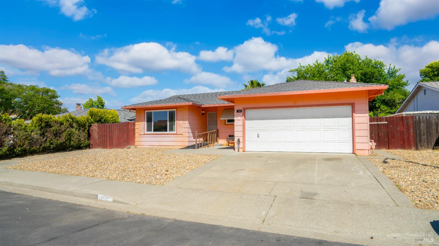 Detail Gallery Image 4 of 41 For 155 Midvale Dr, Vacaville,  CA 95687 - 4 Beds | 2 Baths
