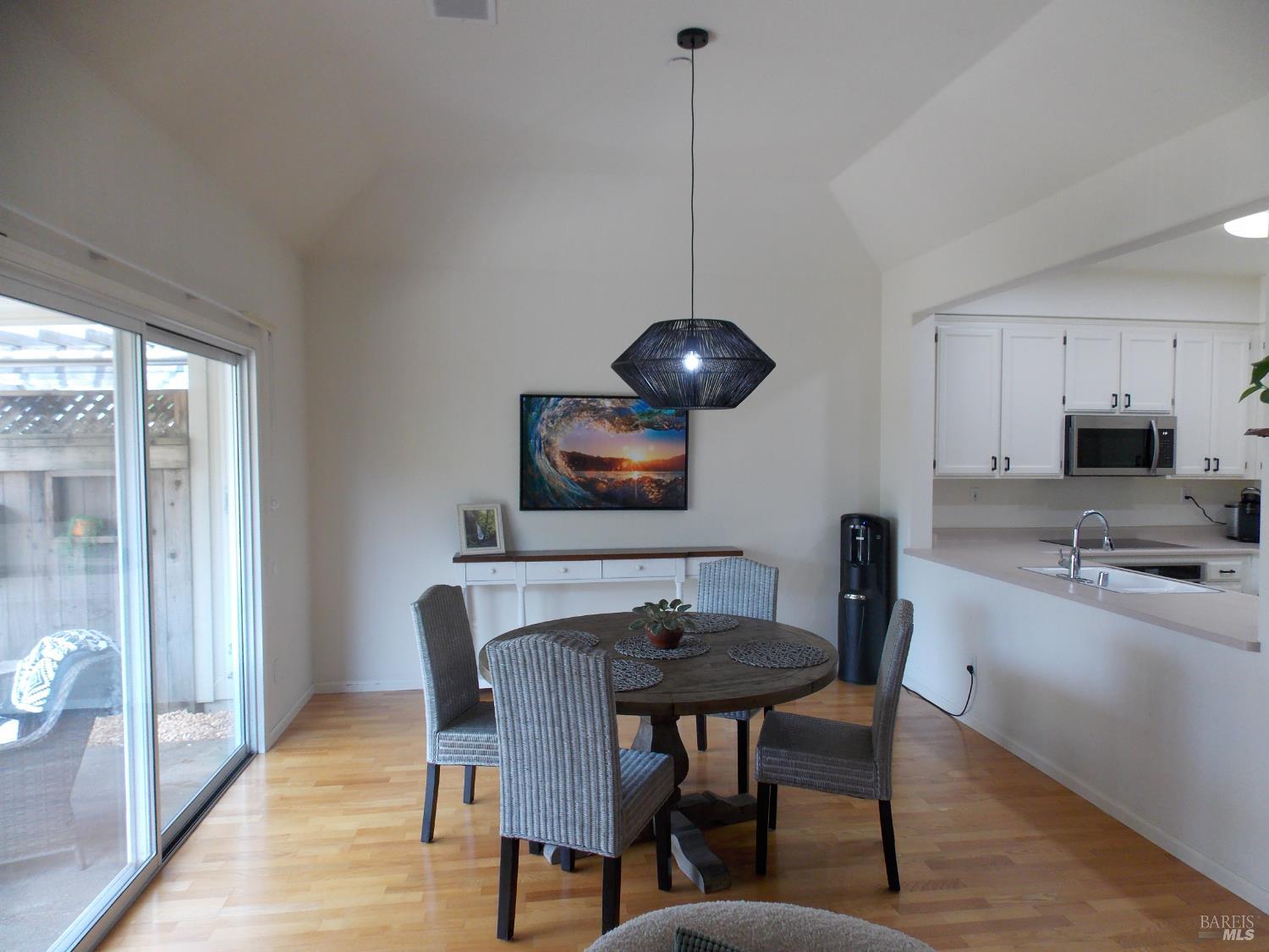 Detail Gallery Image 9 of 36 For 834 Glen Miller Dr, Windsor,  CA 95492 - 2 Beds | 2 Baths