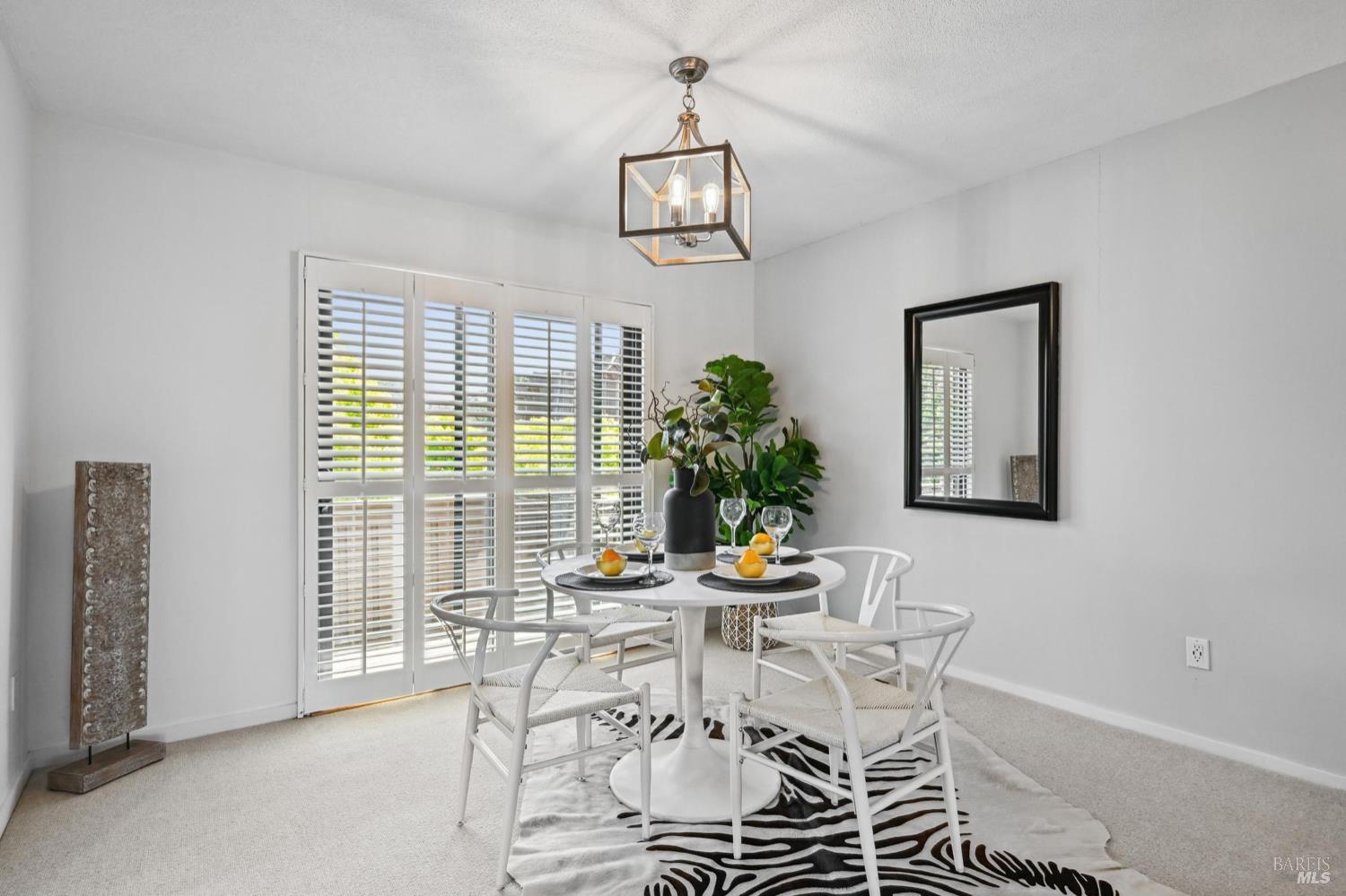 Detail Gallery Image 12 of 54 For 239 Knollwood Dr, San Rafael,  CA 94901 - 2 Beds | 2/1 Baths