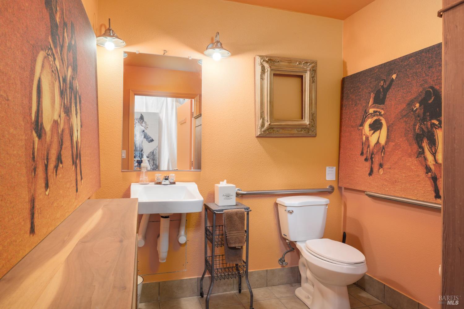 Detail Gallery Image 17 of 26 For 1229 Grove St #3,  Healdsburg,  CA 95448 - – Beds | – Baths