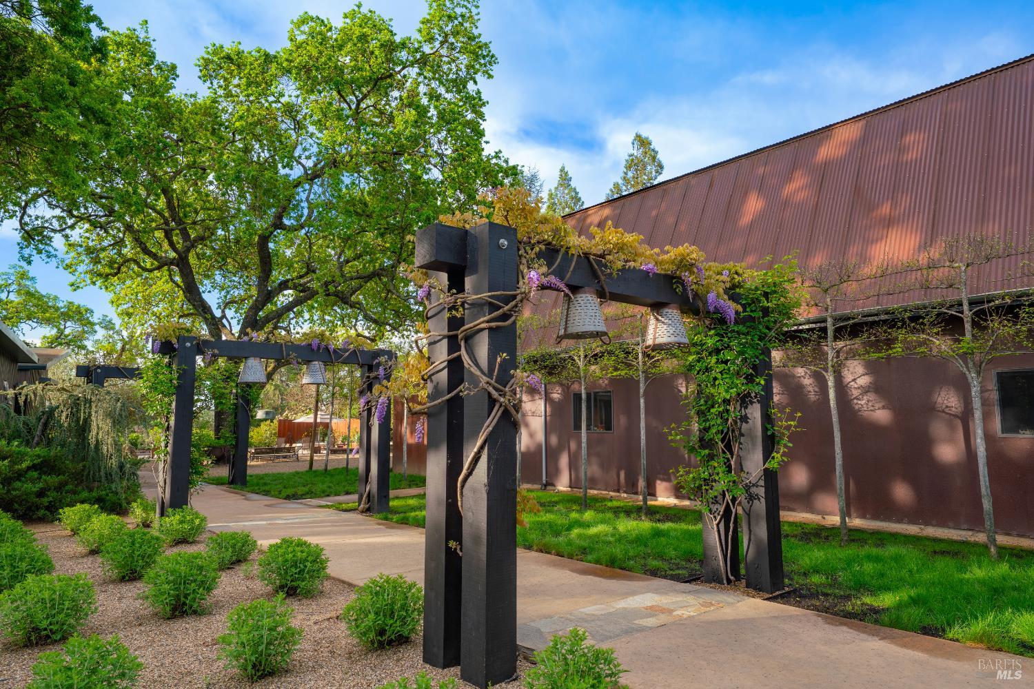 Detail Gallery Image 38 of 70 For 1067 Darms Ln, Napa,  CA 94558 - 5 Beds | 3 Baths