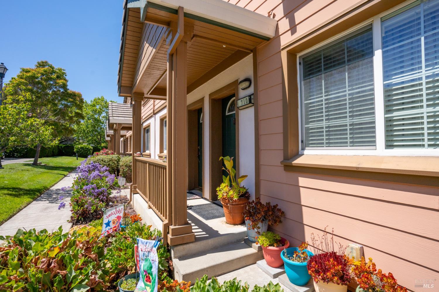 Detail Gallery Image 4 of 18 For 710 Daniels Ave, Vallejo,  CA 94590 - 2 Beds | 1 Baths