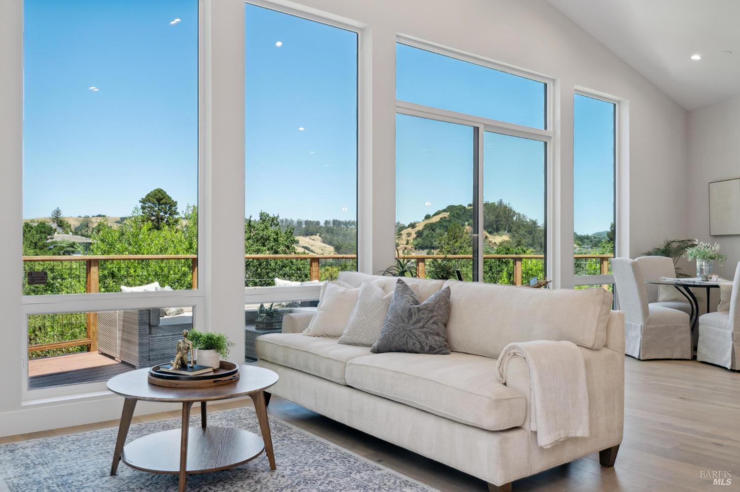 Detail Gallery Image 5 of 56 For 745 Redwood Rd, San Anselmo,  CA 94960 - 4 Beds | 3/1 Baths