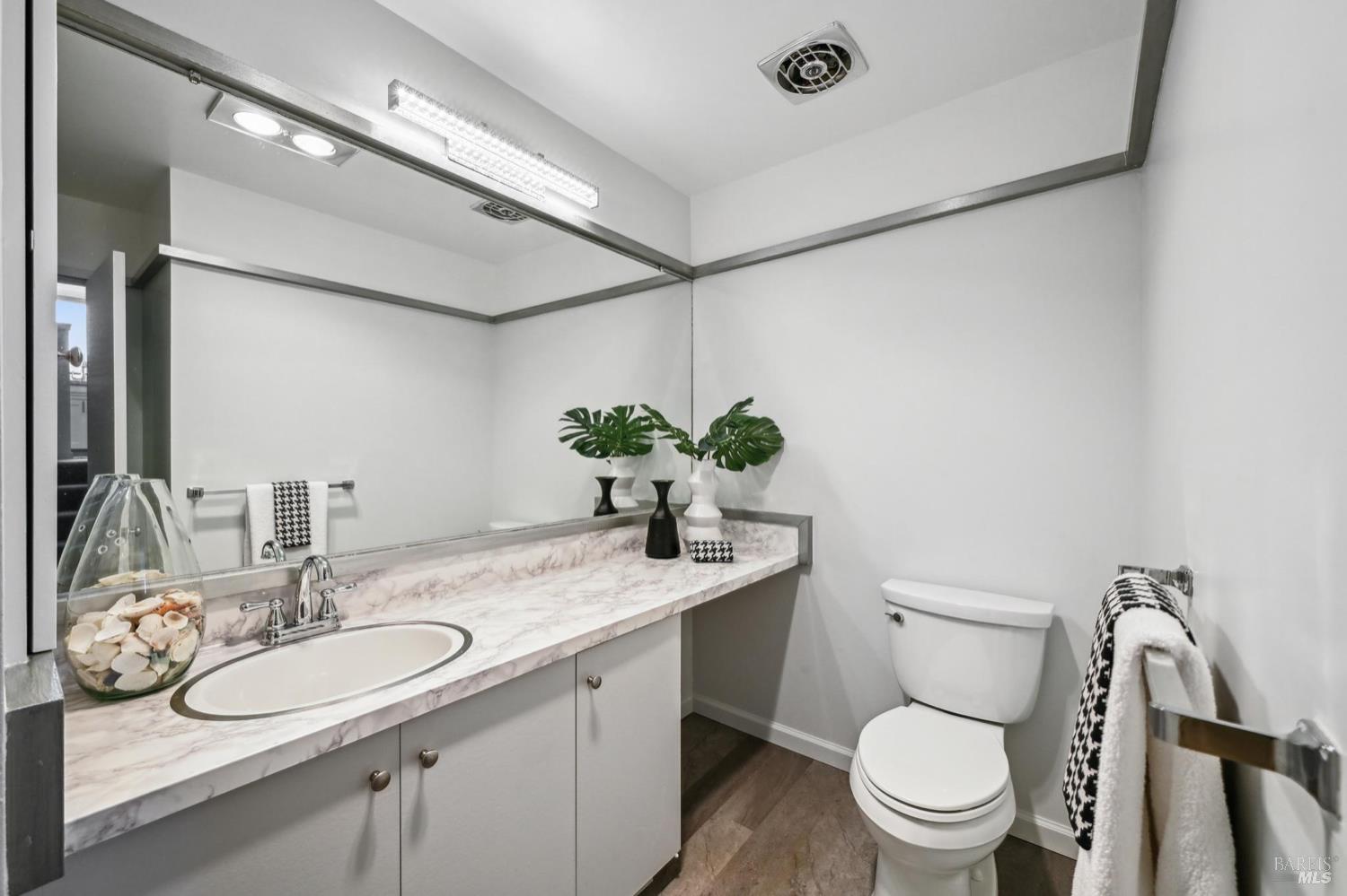 Detail Gallery Image 5 of 54 For 239 Knollwood Dr, San Rafael,  CA 94901 - 2 Beds | 2/1 Baths