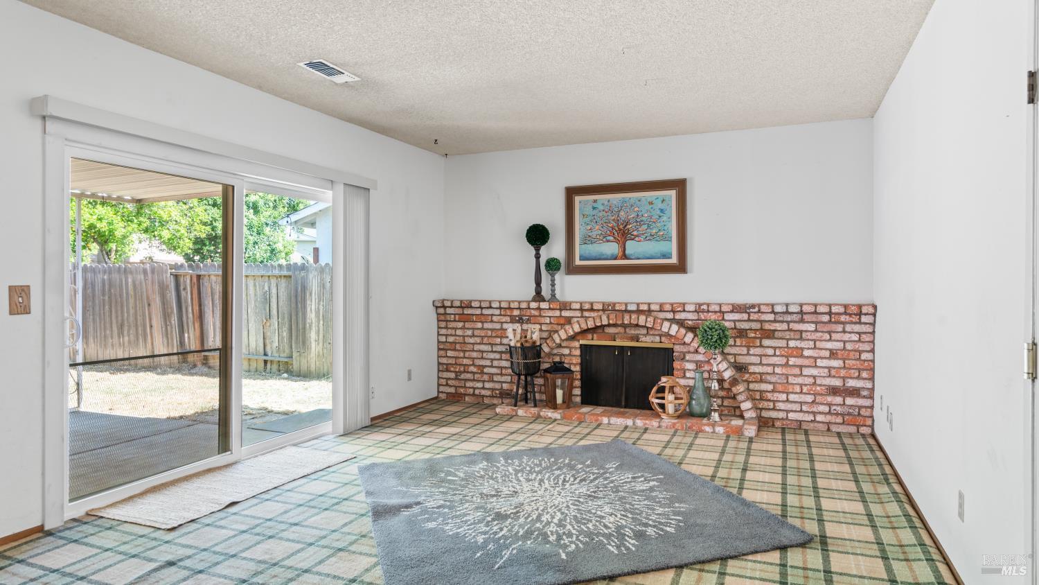 Detail Gallery Image 18 of 41 For 155 Midvale Dr, Vacaville,  CA 95687 - 4 Beds | 2 Baths