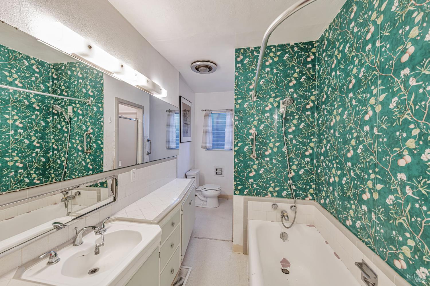 Detail Gallery Image 17 of 38 For 20 Laurel Ave, Petaluma,  CA 94952 - 2 Beds | 1 Baths