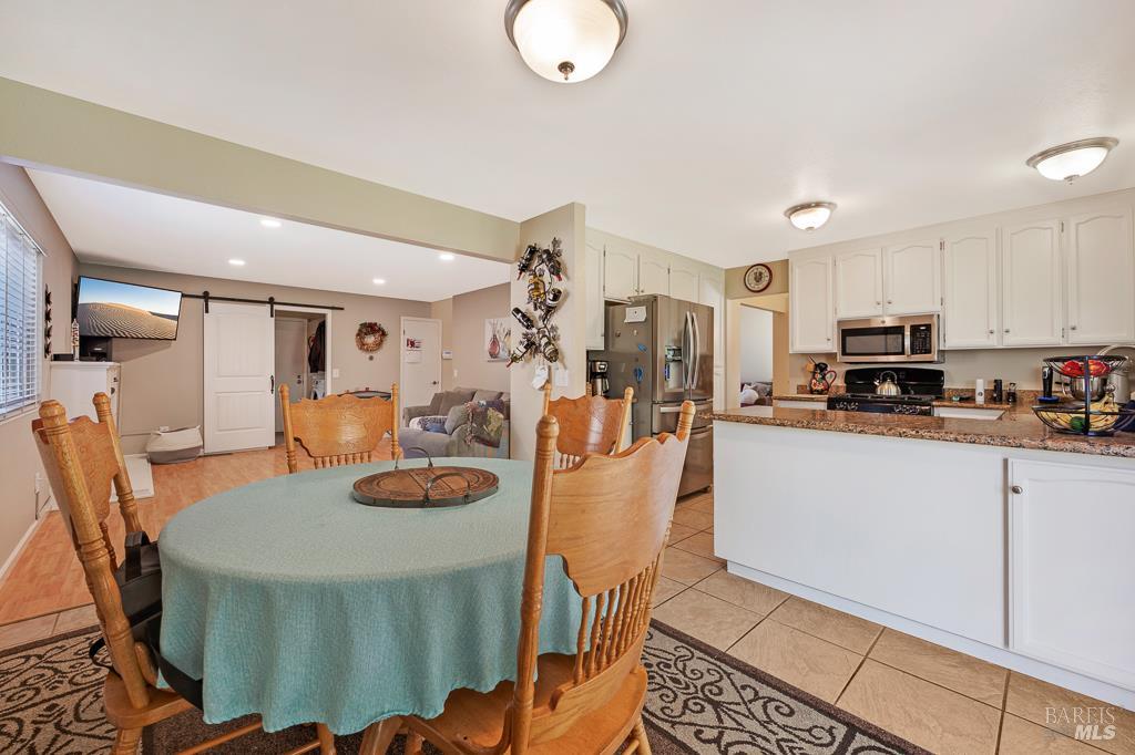 Detail Gallery Image 13 of 46 For 1405 Montana Pl, Rohnert Park,  CA 94928 - 4 Beds | 2/1 Baths