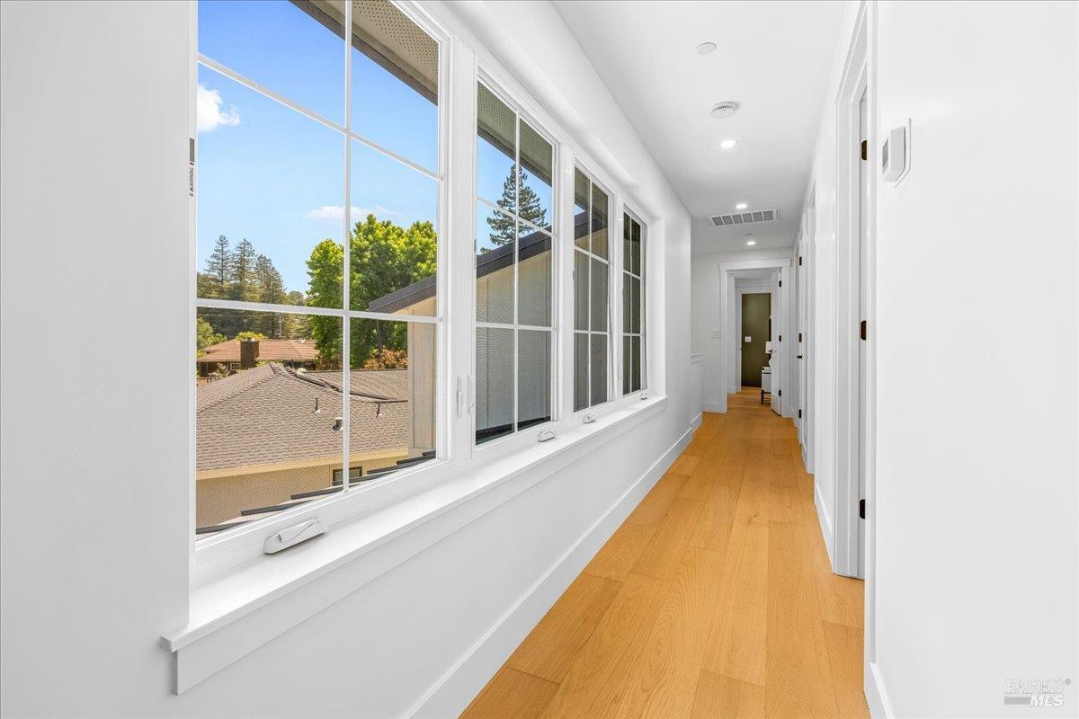 Detail Gallery Image 33 of 64 For 22 Cedar Ave, Kentfield,  CA 94904 - 5 Beds | 5 Baths