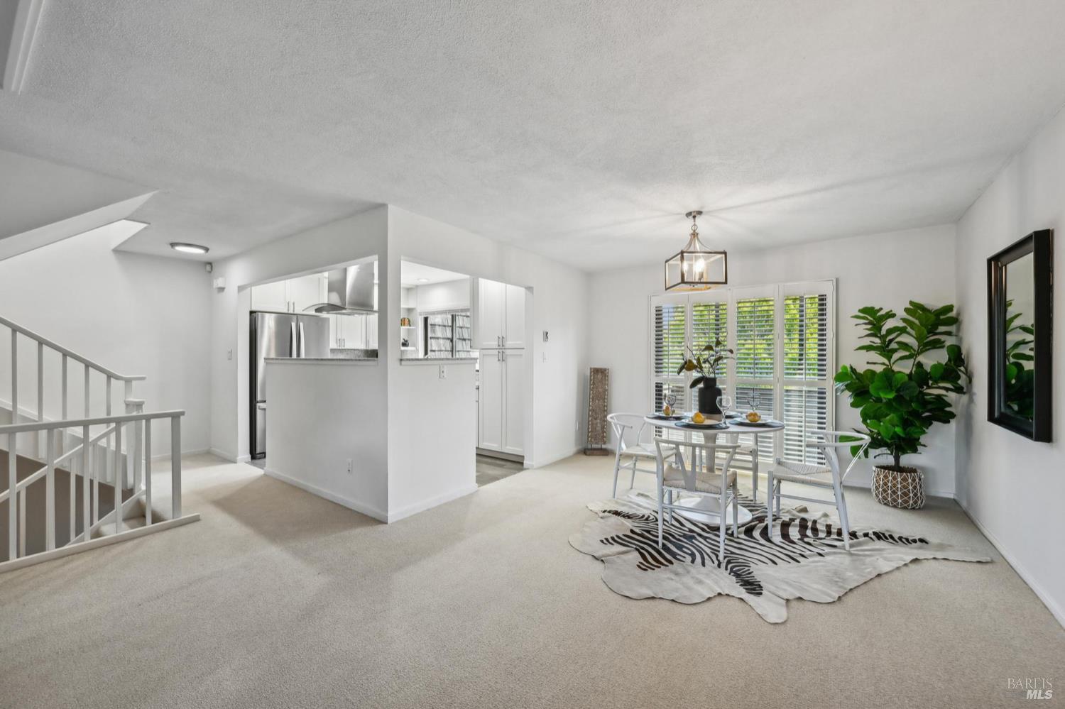 Detail Gallery Image 14 of 54 For 239 Knollwood Dr, San Rafael,  CA 94901 - 2 Beds | 2/1 Baths