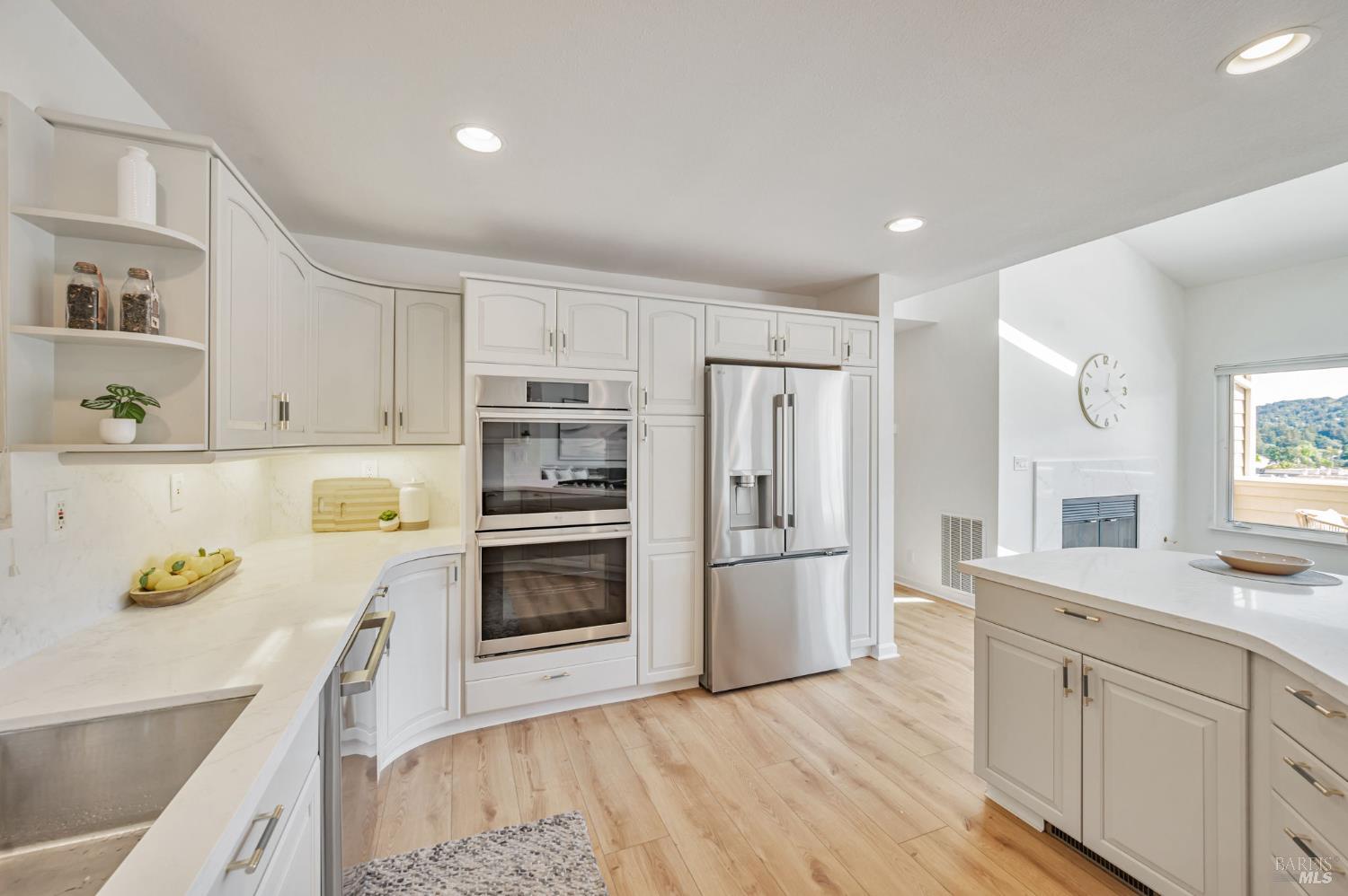 Detail Gallery Image 13 of 60 For 55 Tamalpais Rd, Kentfield,  CA 94904 - 4 Beds | 4 Baths