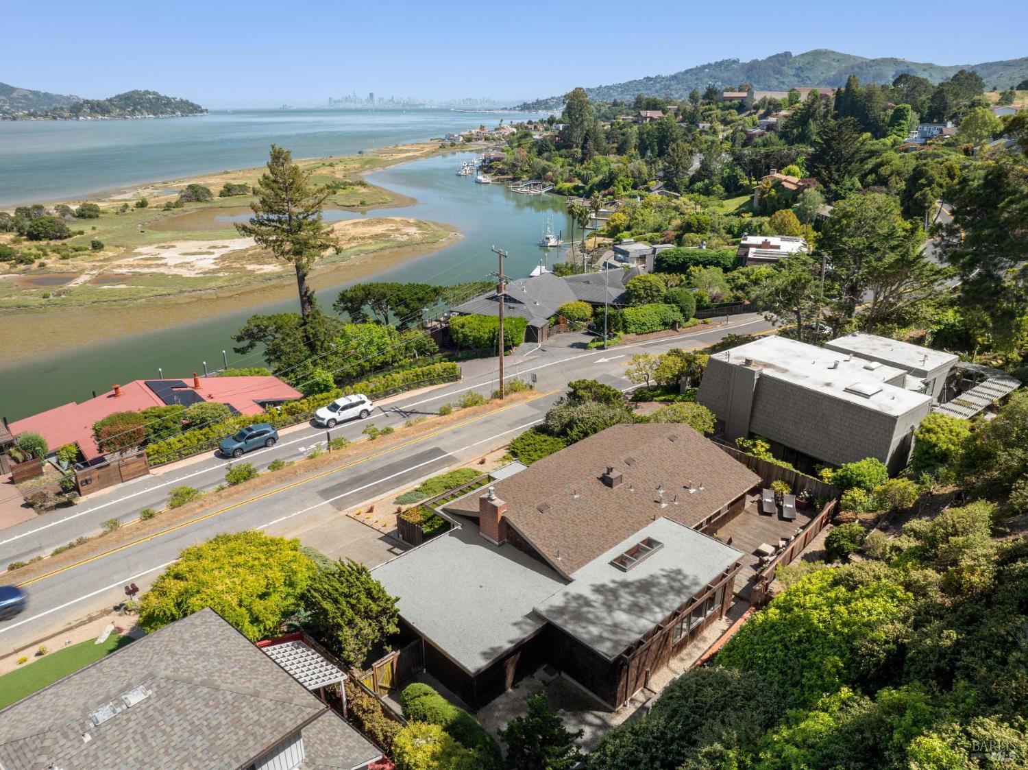Detail Gallery Image 12 of 28 For 308 E Strawberry Dr, Mill Valley,  CA 94941 - 3 Beds | 2 Baths