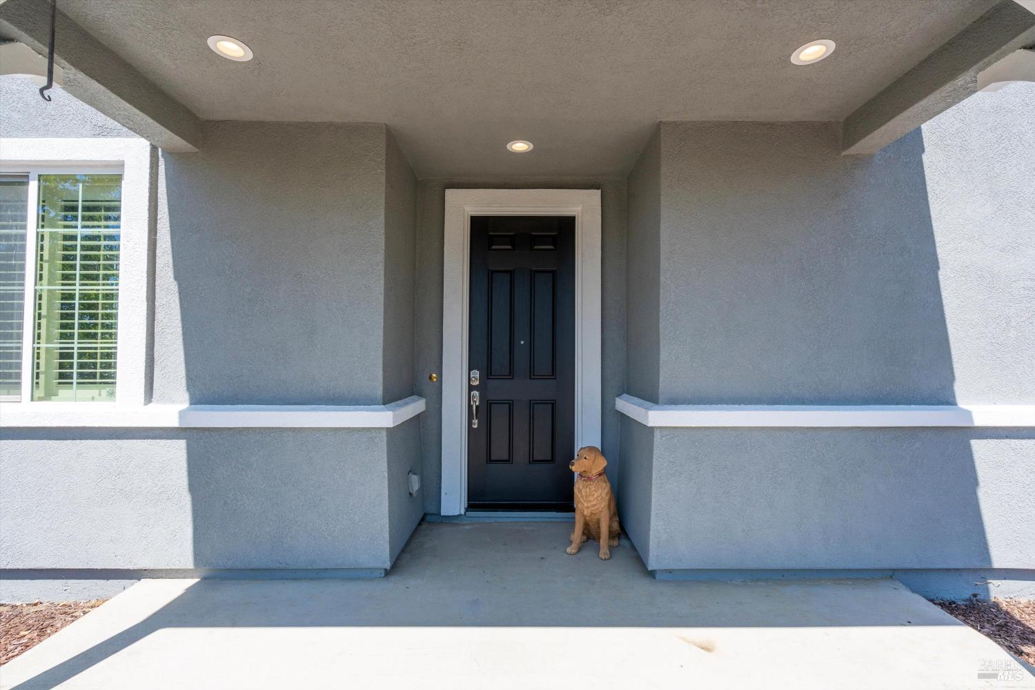 Detail Gallery Image 2 of 31 For 236 Cogburn Way, Vacaville,  CA 95687 - 5 Beds | 2/1 Baths