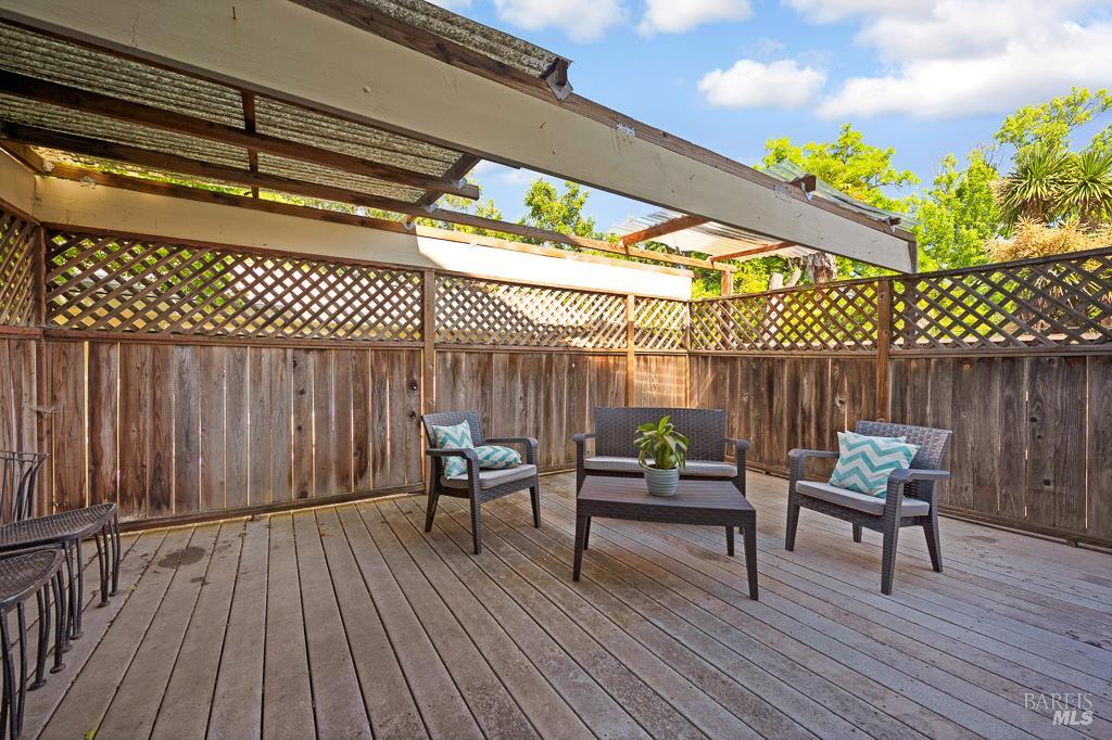 Detail Gallery Image 13 of 44 For 1237 Humboldt St, Santa Rosa,  CA 95404 - 3 Beds | 3/1 Baths