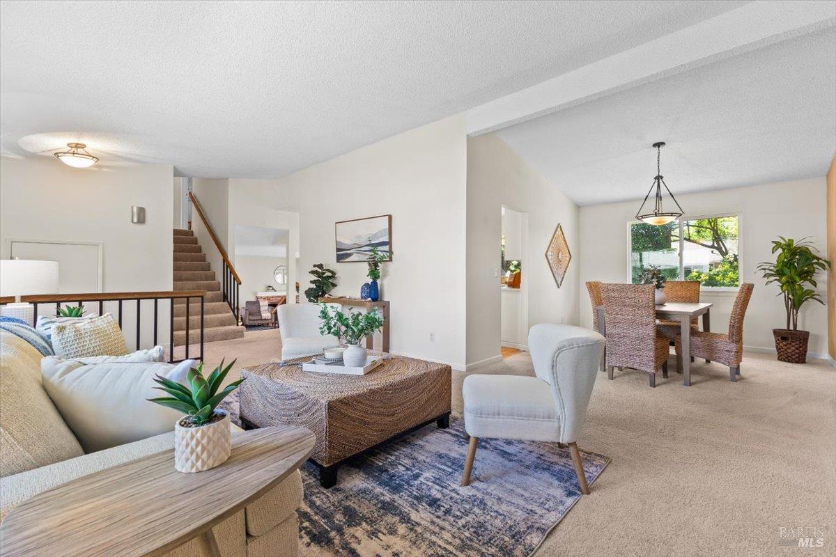 Detail Gallery Image 9 of 56 For 1503 Galaxy Ct, Rohnert Park,  CA 94928 - 4 Beds | 2/1 Baths